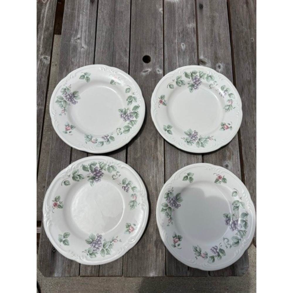 Pfaltzgraff Grapevine Salad Plates Set of 4 Vintage Stoneware Grapes Floral